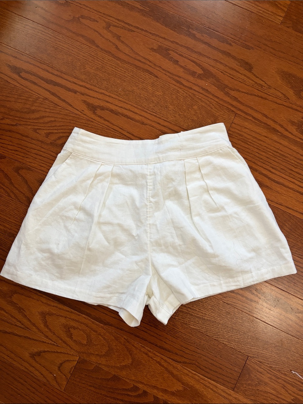 Abercrombie White Pleated High-Waist Linen Shorts